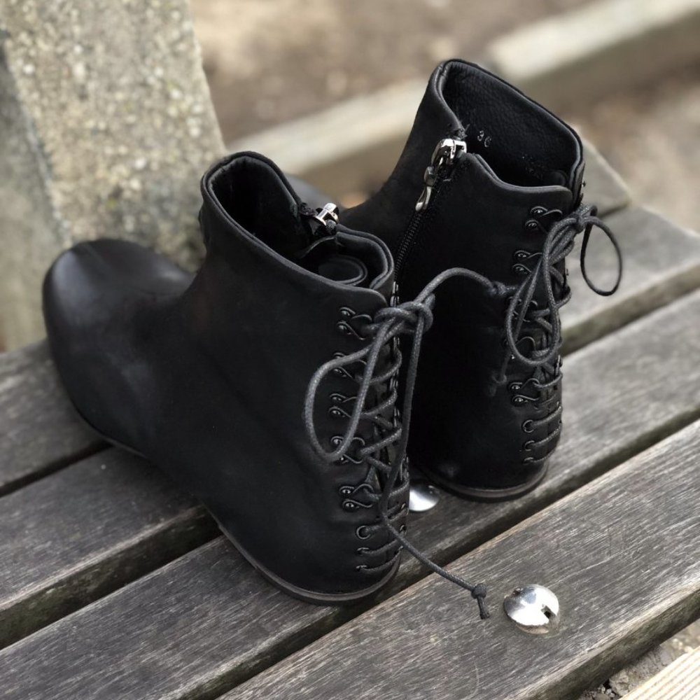 Black Ankle boots in vintage leather by Ink - Picture 7 of 8